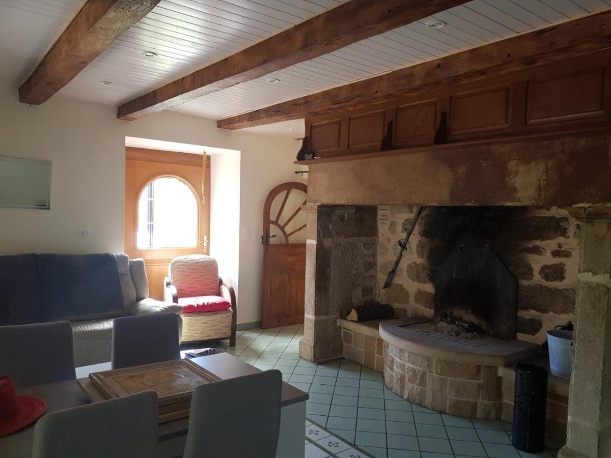Maison D'Hotes "La Pierre Pointue" Saint-Léons Exteriér fotografie