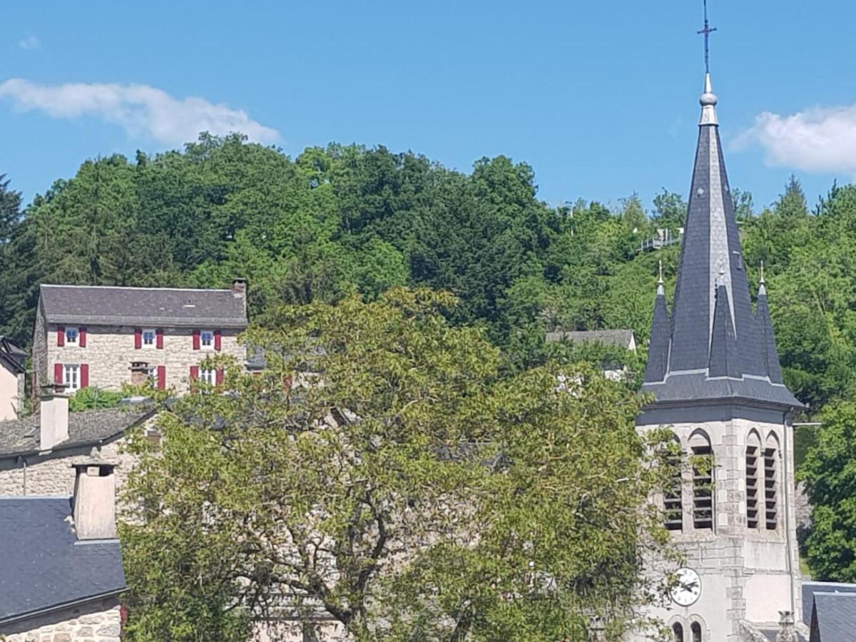 Maison D'Hotes "La Pierre Pointue" Saint-Léons Exteriér fotografie