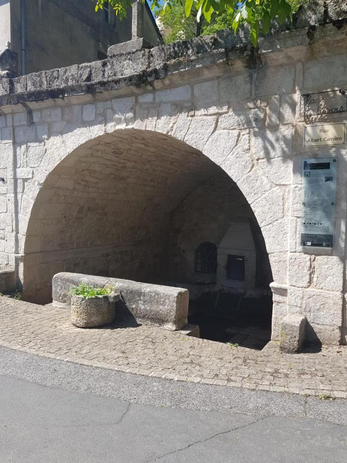 Maison D'Hotes "La Pierre Pointue" Saint-Léons Exteriér fotografie