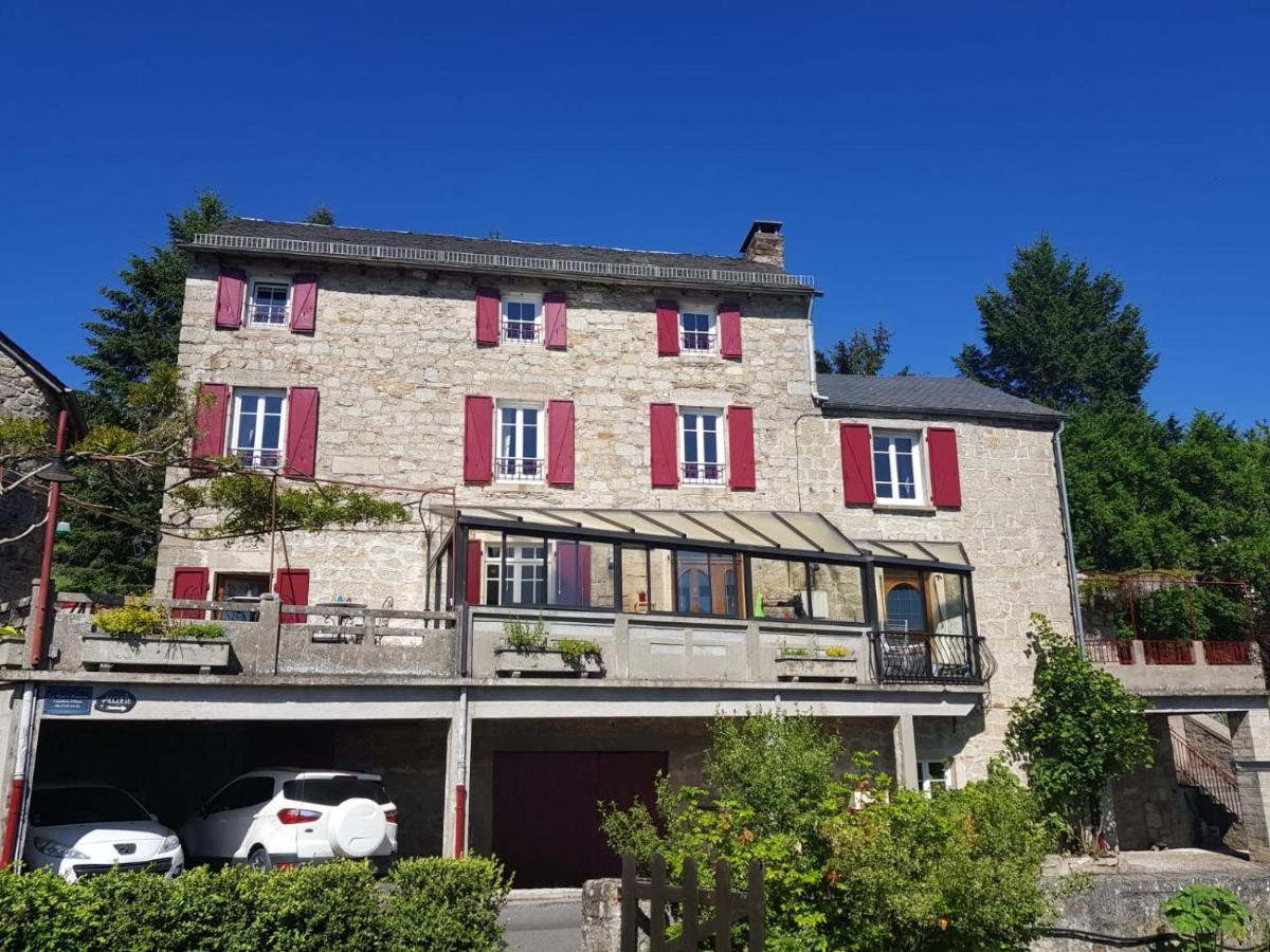 Maison D'Hotes "La Pierre Pointue" Saint-Léons Exteriér fotografie